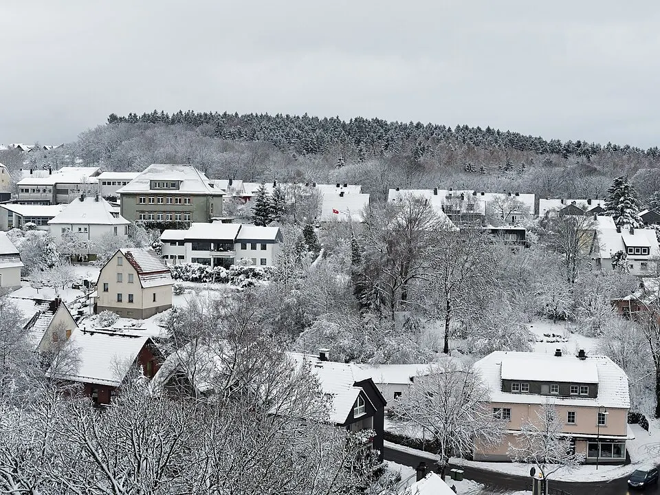 Winterlicher Ortsblick mit Margarethenkirche in Kierspe