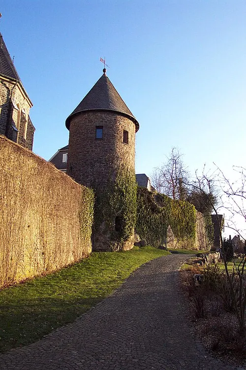 Stadtmauer mit Turm in Olpe